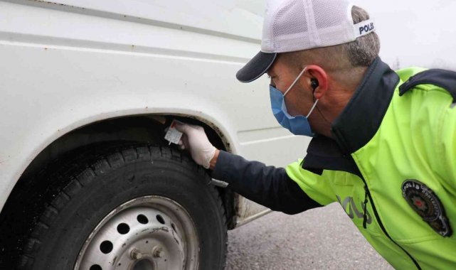 Kış lastiği takmayan 5 sürücüye 4 bin 230 lira ceza