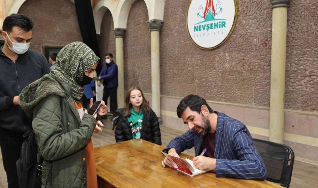 Kitap fuarının ilk konuğu Serdar Tuncer oldu