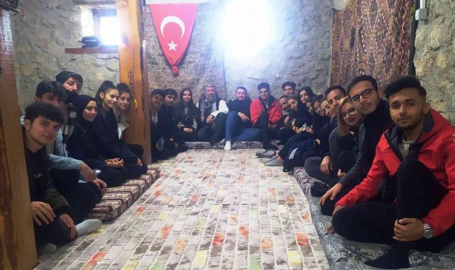 KMÜ'lü öğrencilerden İsmail Hacı Tekkesine ziyaret