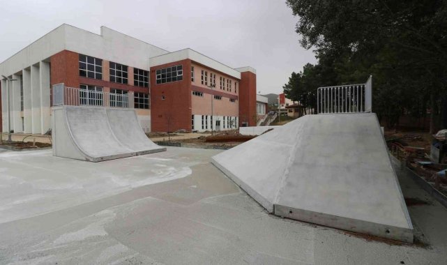 Kocaeli'nin ilk sentetik buz pisti tamamlanıyor