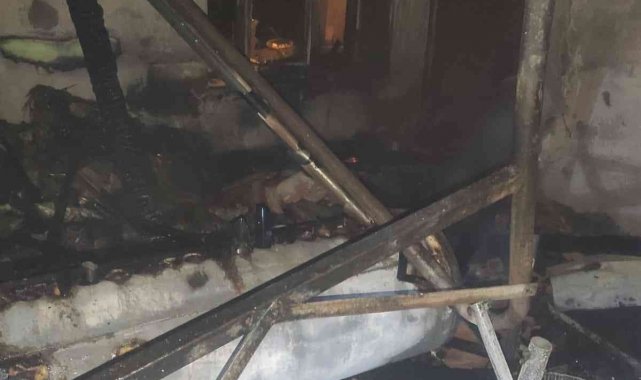 Koçarlı'da çıkan yangında müstakil ev küle döndü