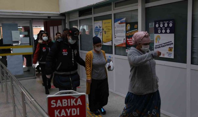 Komşularını feci şekilde öldürdükleri gerekçesiyle yargılanan 6 sanık yeniden hakim karşısında