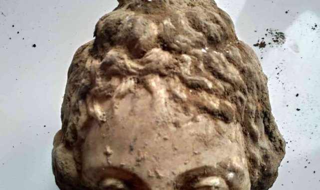 Konuralp'teki kazıda heykel başı bulundu
