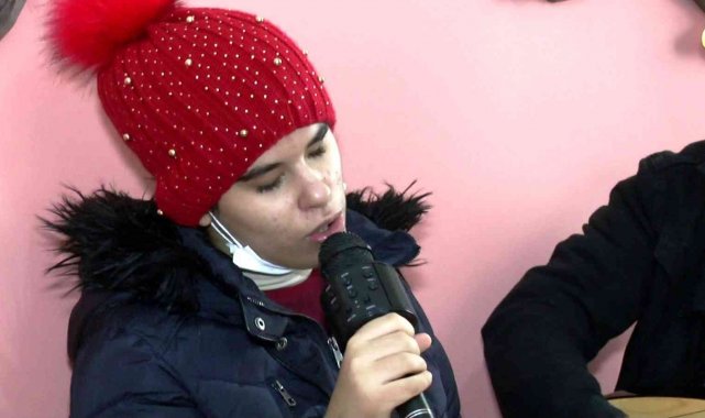 Konuşmuyor ama türkü söylüyor