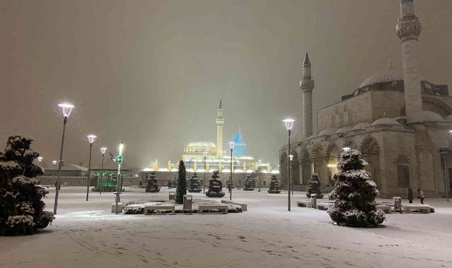 Konya beyaza büründü, vatandaşların karın tadını çıkarttı