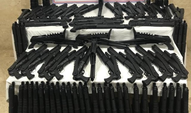 Konya'dan Hakkari'ye kargoyla gönderilen 90 kaçak av tüfeği ele geçirildi