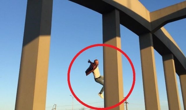 Köprüden nehre atlayan şahıs ölümden döndü: Dehşet anları kamerada