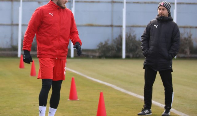 Koray Altınay fizyoterapist eşliğinde çalışmalara başladı