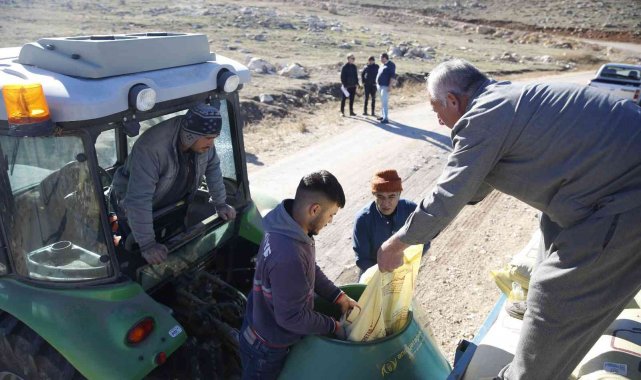 Korkuteli'nde iki mahalleye 10 ton gübre