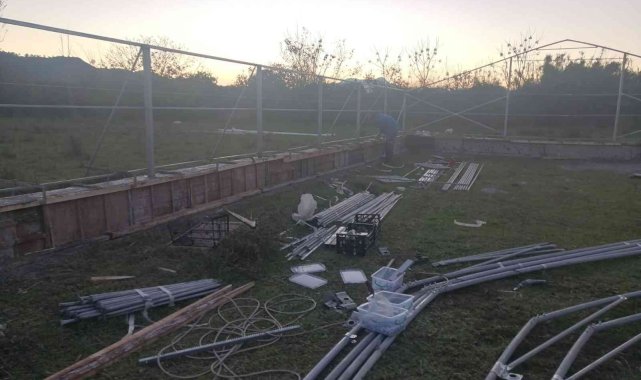 Köyceğiz&#039;de okul bahçesine sera