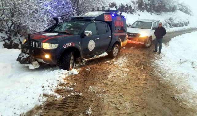 Köyde doğum sancısı tutan kadın, 6 saat süren çalışma sonrası hastaneye ulaştırıldı