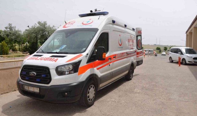 Küçük çocuk silahla oynarken kendini yaraladı