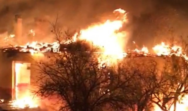 Kullanılmayan okul yandı