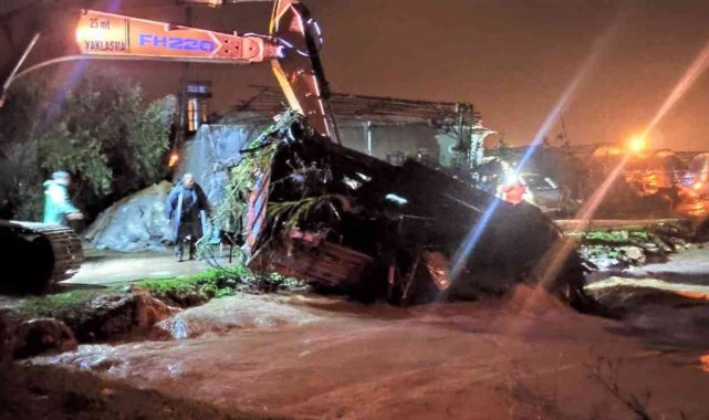 Kumluca'da fırtına mesaisi