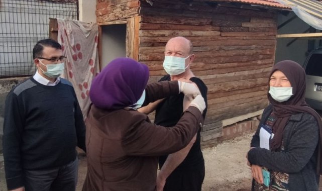 Kumluca&#039;nın uzak mahallelerinde vatandaşlara &#039;evde aşı hizmeti&#039;