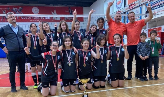 Kupanın sahibi Bilgi Ortaokulu oldu