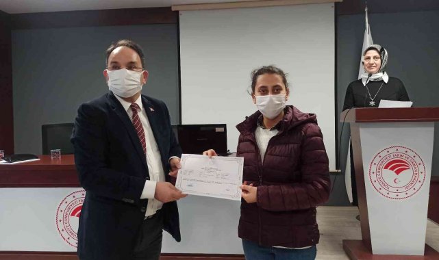 Kursiyerlerin belge heyecanı