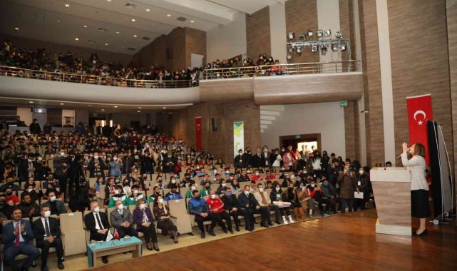 Kurtuluşun 100. yılında dereceye girenler ödüllerini aldı