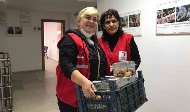 Kütahya Kızılay Şubesi'nden ihtiyaç sahibi ailelere gıda paketi