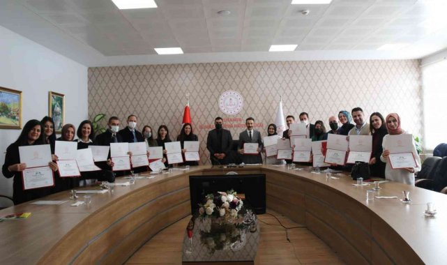 Kütahya&#039;da &#039;Orman Okulu Lideri Eğitici Eğitimi&#039;ne katılan öğretmenlere sertifika