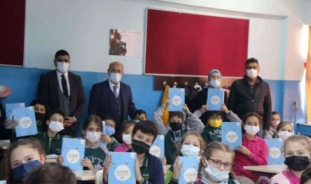 Kütahya&#039;da 75 bin 755 öğrenciye yardımcı kaynak kitap ulaştırılacak