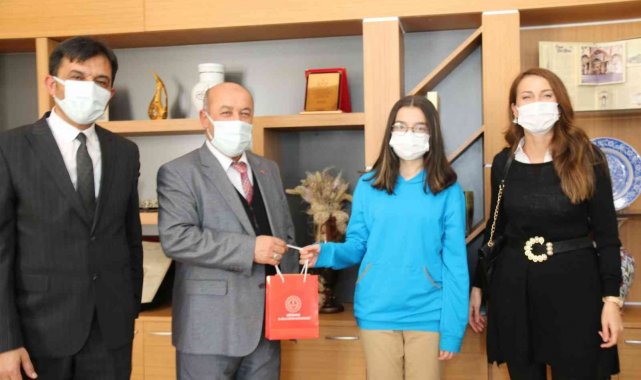 Kütahya'da yarışmada dereceye giren öğrencilere ödülleri verildi