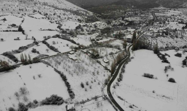 Kütahya'da yüksek kesimlerde kar yağışı etkili oldu