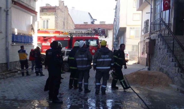 Kütahya'daki yangında 3 kişi dumandan etkilendi