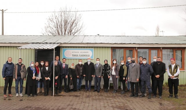 Kütahyalı emekli kütüphane memuru, köy ilkokuluna kütüphane kurdu