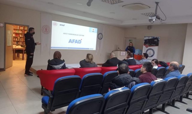 Kütüphane personellerine afet eğitimi verildi