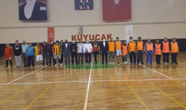 Kuyucak'ta futsal maçında dostluk kazandı