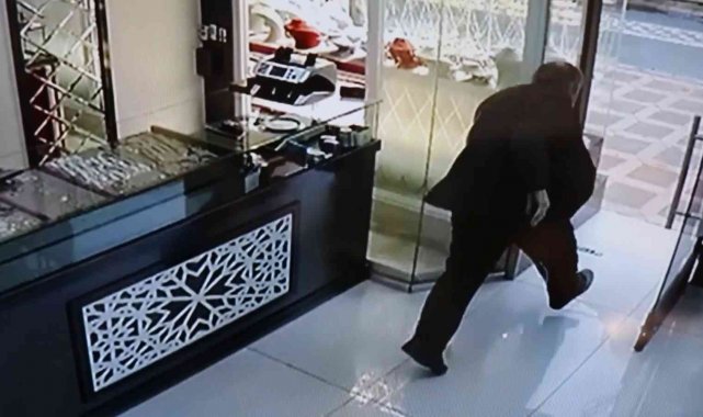 Kuyumcu soygunu kamerada