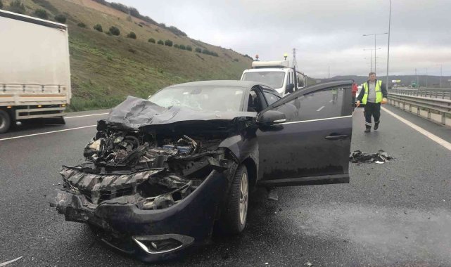 Kuzey Marmara Otoyolunda otomobil hafif ticari araca arkadan çarptı, 2 kişi yaralandı