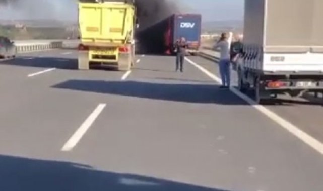 Kuzey Marmara Otoyolunda tır yanarak kullanılamaz hale geldi