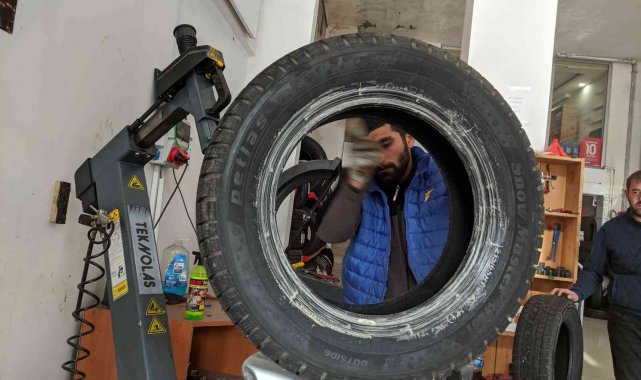 Lastikçilerde "kış lastiği" mesaisi