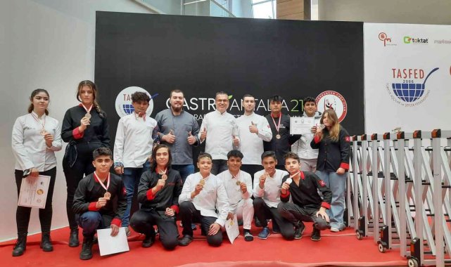 Lise öğrencileri yemek yarışmasından ödüllerle döndü