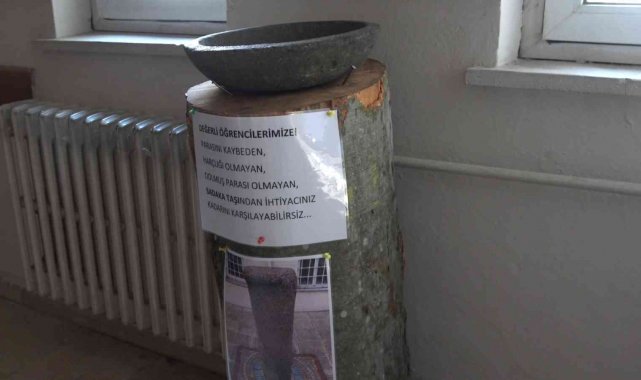 Lise öğrencilerine 'Sadaka taşı' uygulaması ile sadaka verme bilinci aşılanıyor