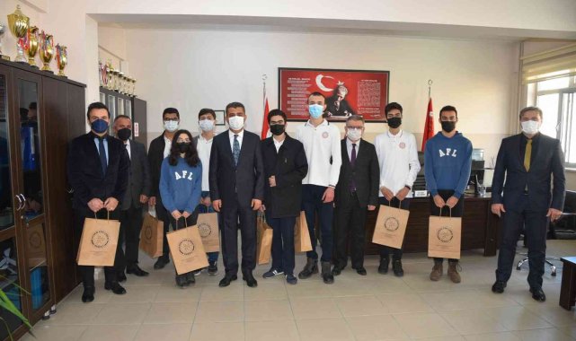 Liseli öğrencilerinden termal bebek bezi