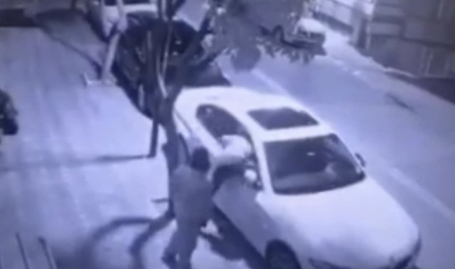 Lüks aracı saniyeler içinde soydular