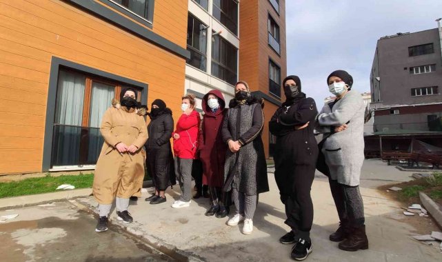 Lüks rezidans lodos nedeniyle hasar gördü: Daire sakinleri müteahhite tepki gösterdi