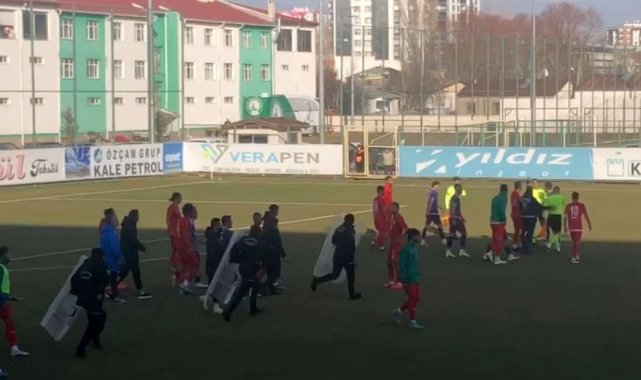 Maçta yumruklar havada uçuştu