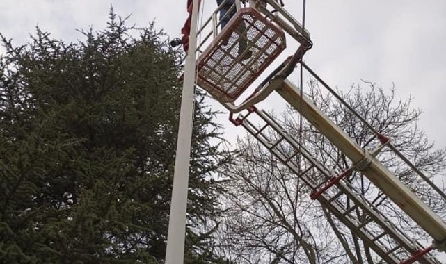 Makaraya dolanan bayrak madencilerin duyarlılığı sayesinde kurtarıldı