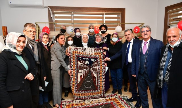 Malatya ve Yeşilyurt'un simgelerinin yer aldığı halılara yoğun ilgi