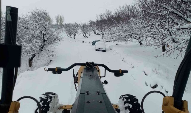Malatya&#039;da kar nedeniyle 15 köyün yolu kapandı