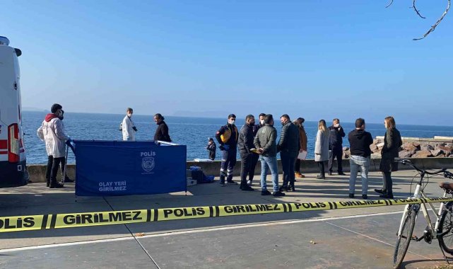 Maltepe sahilinde kayalıklara sıkışmış erkek cesedi bulundu