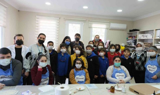 Maltepeli öğrencilerden Üreten Engelliler Merkezi'ne anlamlı ziyaret