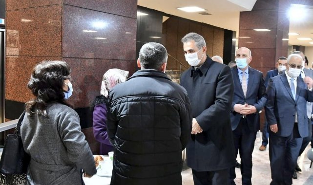 Mamak Belediye Başkanı Köse'den vatandaşlara ve personele kapıda karşılama