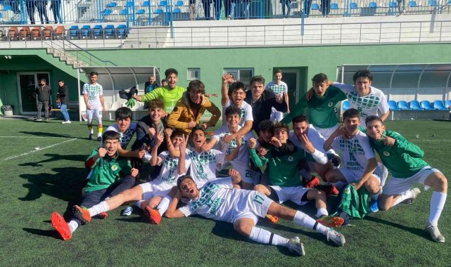 Mamak evinde rakip tanımıyor