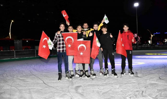 Mamak&#039;taki buz pateni salonu hizmete açıldı