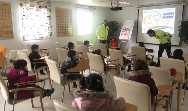 Manisa Büyükşehir Belediyesi minikleri trafik eğitimi aldı